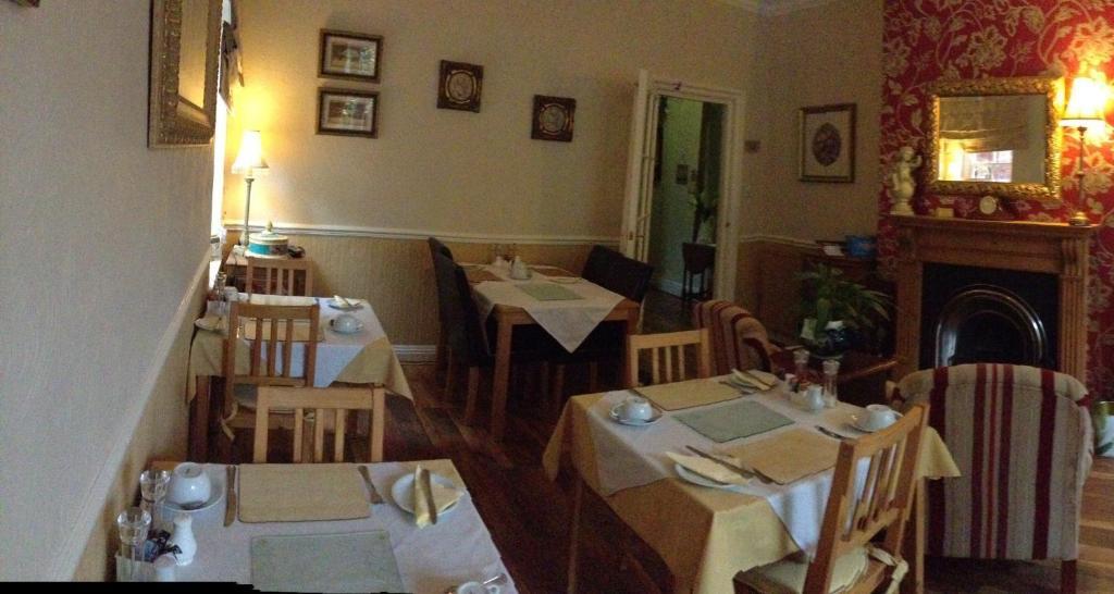 Bed and Breakfast The Hollies Fulford  Экстерьер фото